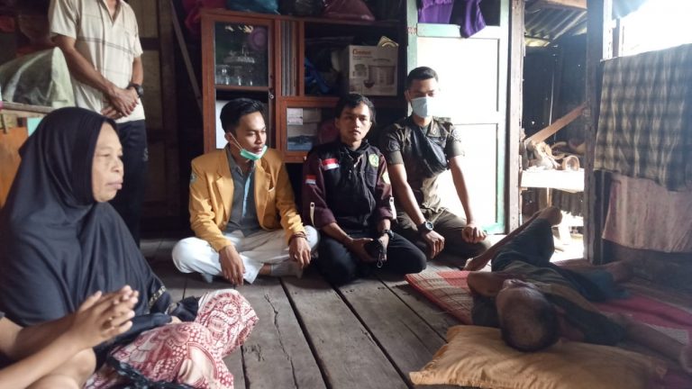 Ormawa STAIN Bengkalis Salurkan Donasi kepada kepada Bapak Herman, Penderita Stroke dan Komplikasi (1)