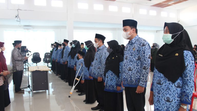 Pengambilan Sumpah Janji dan Penandatanganan Perjanjian Kerja Serta Pembinaan Dosen di Lingkungan STAIN Bengkalis Tahun 2022 (3)