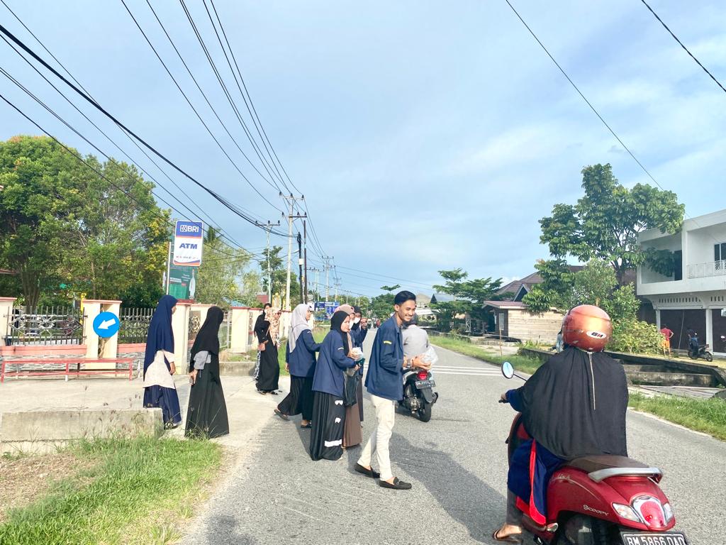 Menebar Keberkahan di Bulan Ramadhan, Ormawa gelar Berbagi Takjil (1)