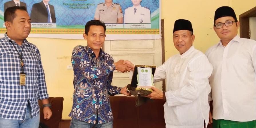 Kunjungi Desa Jangkang, HMPS PAI Gelar Seminar Pentingnya Pendidikan dan Peran Orang Tua dalam Mencegah Penyalahgunaan Narkoba (4)