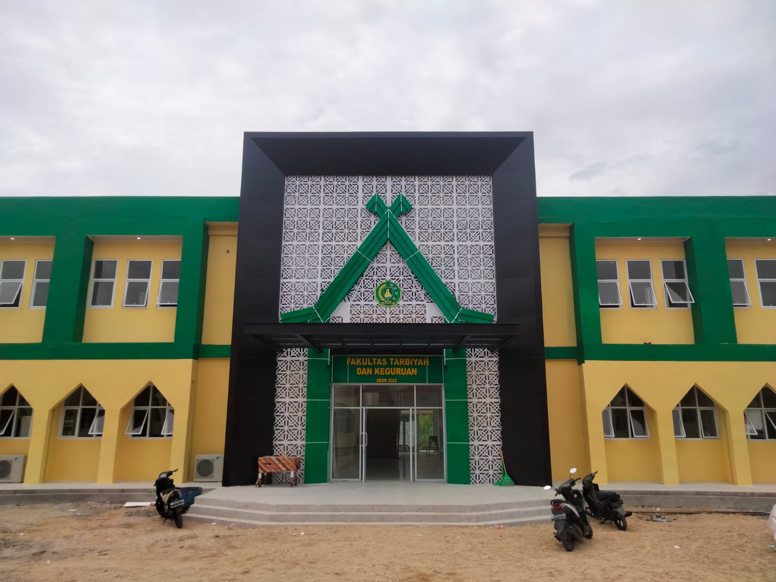 Gedung Fakultas Tarbiyah dan Keguruan (1)