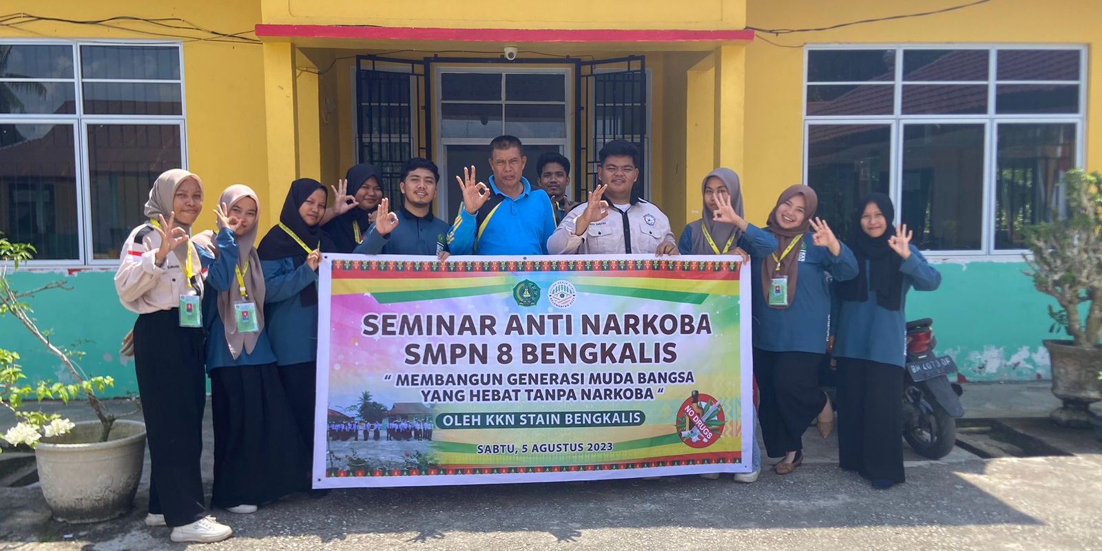 Hadir di SMPN 8 Bengkalis, Mahasiswa KKN Desa Kelemantan Taja Seminar Anti Narkoba