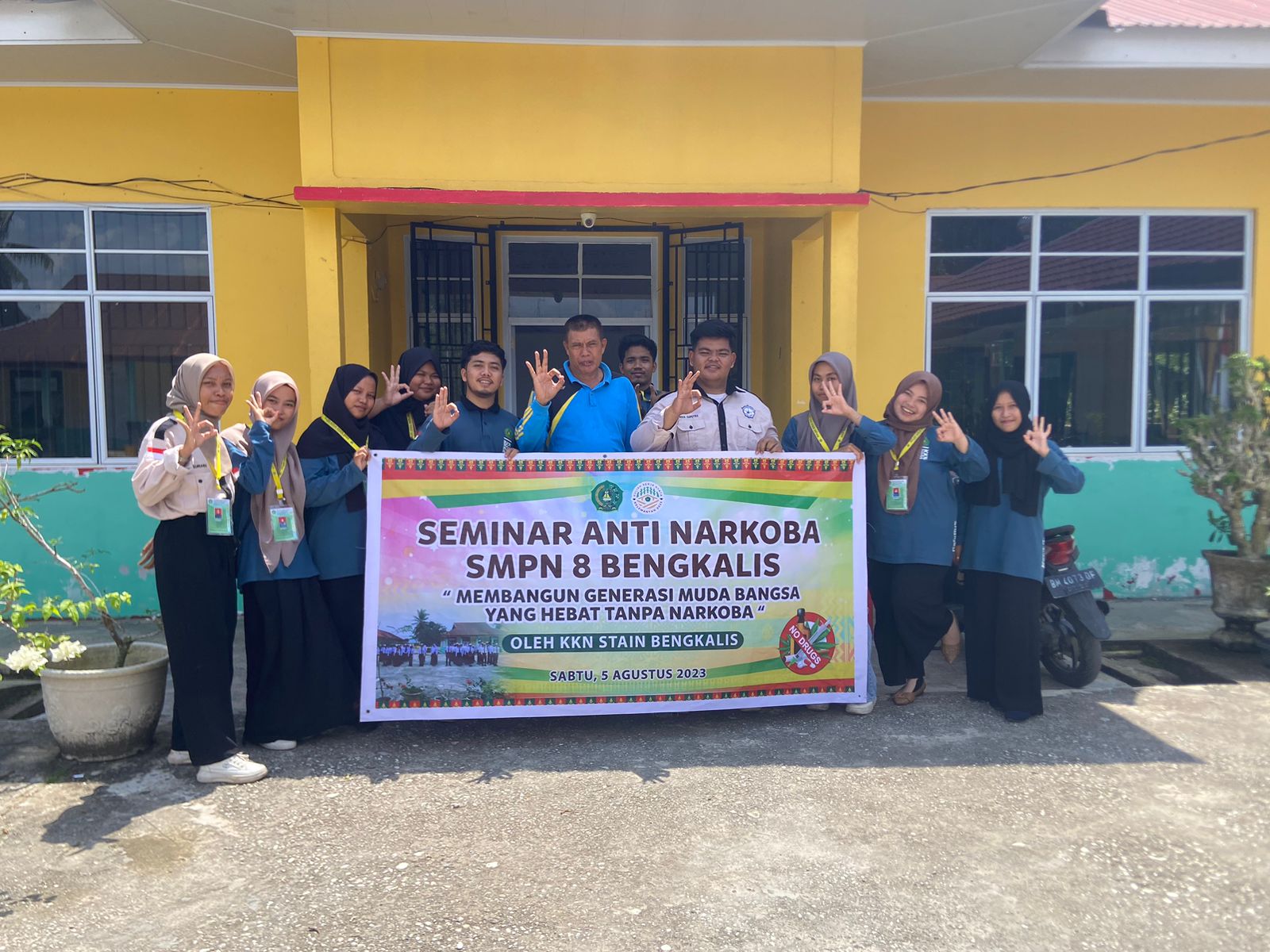 Hadir di SMPN 8 Bengkalis, Mahasiswa KKN Desa Kelemantan Taja Seminar Anti Narkoba