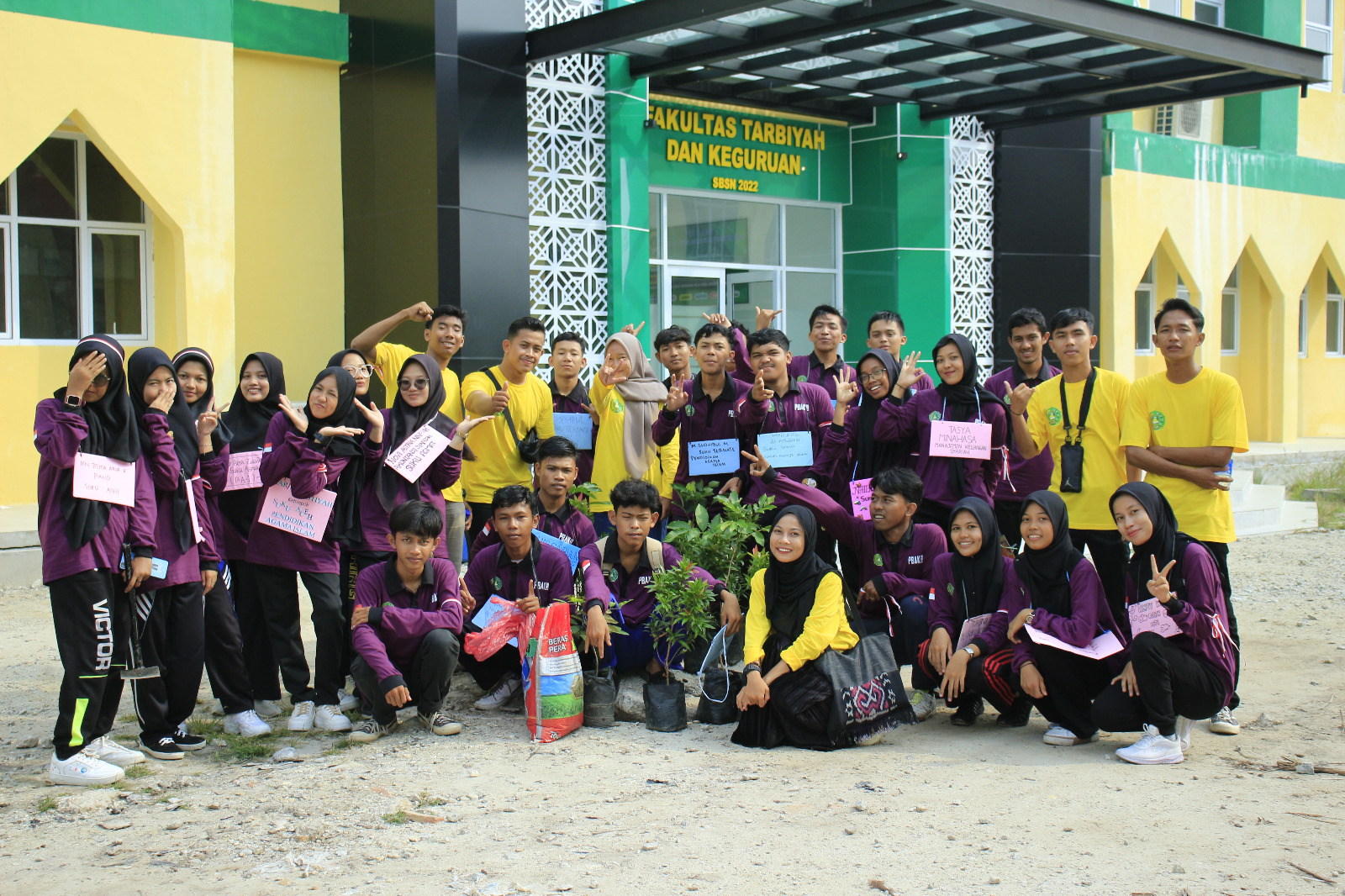 Peduli Lingkungan, Peserta PBAK Lakukan Penanaman Pohon di Lingkungan STAIN Bengkalis (2)