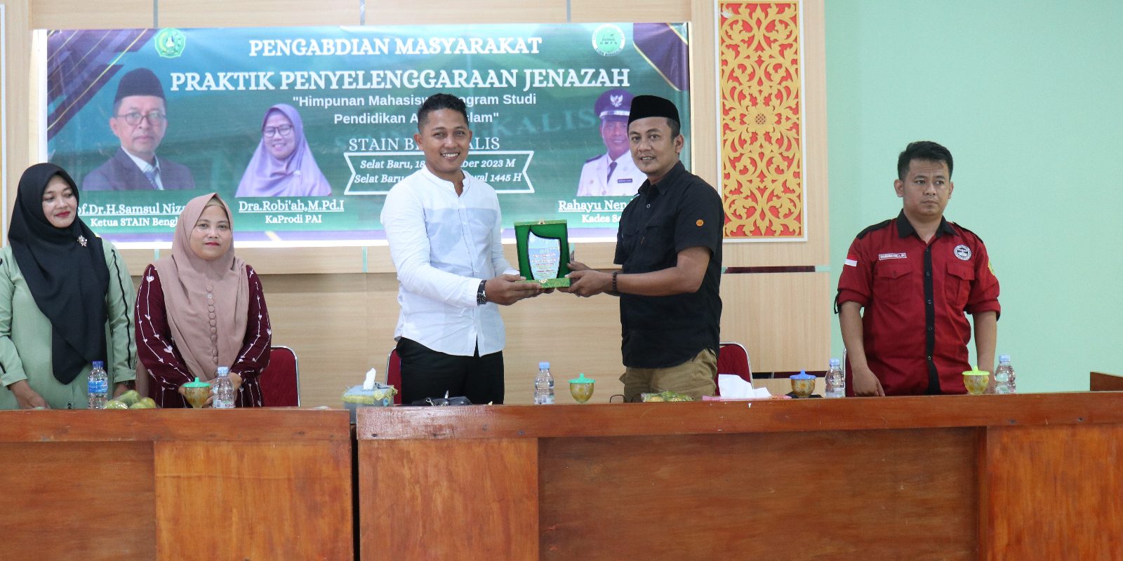 Hadir di Tengah Masyarakat Selatbaru, HMPS PAI Gelar Pengabdian Masyarakat, Praktik Penyelenggaraan Jenazah (3)