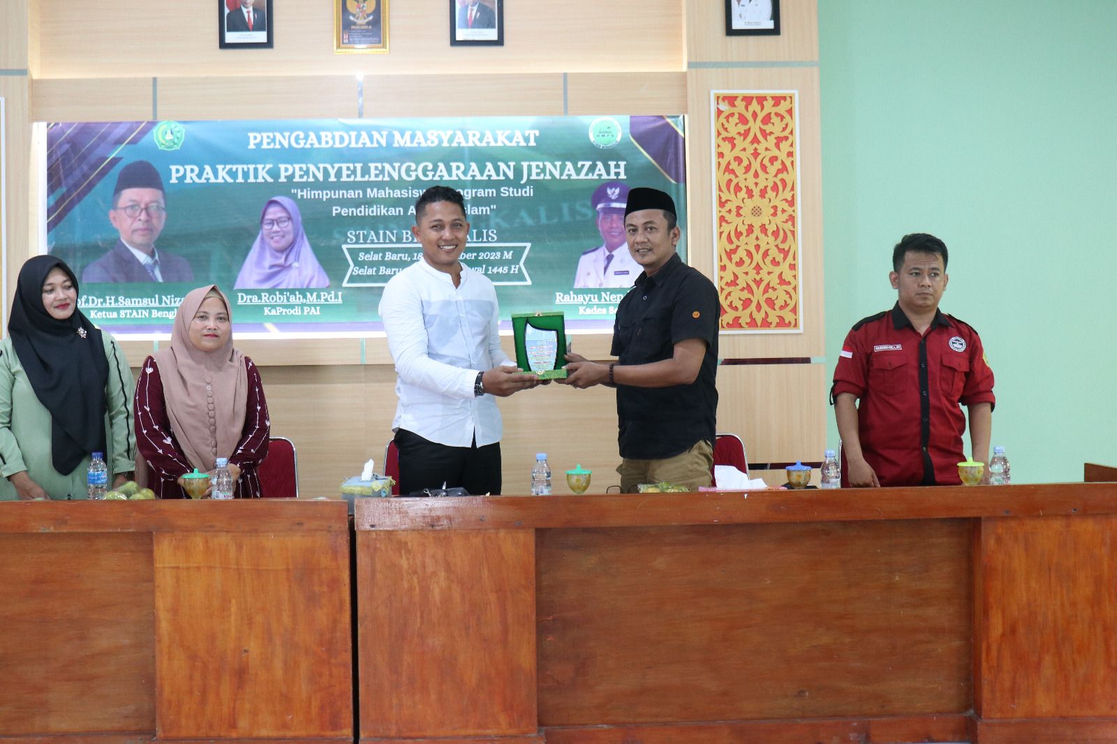 Hadir di Tengah Masyarakat Selatbaru, HMPS PAI Gelar Pengabdian Masyarakat, Praktik Penyelenggaraan Jenazah (3)