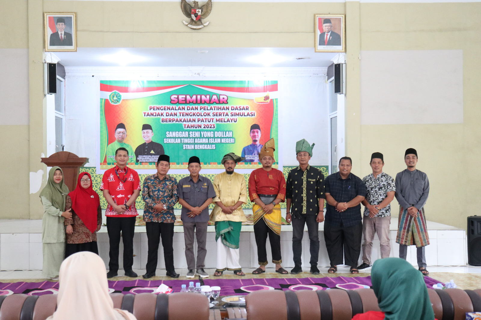 Sanggar Seni Yong Dollah STAIN Bengkalis Taja Seminar Pengenalan dan Pelatihan Dasar Tanjak dan Tengkolok serta Simulasi Berpakaian Patut Melayu Tahun 2023 (3)