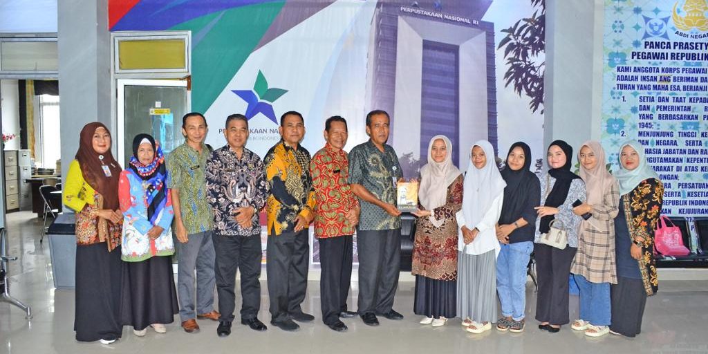 Dosen dan Mahasiswa STAIN Bengkalis Serahkan Buku Berjudul “K.H. Imam Bulqin” ke Dispersip Bengkalis (3)