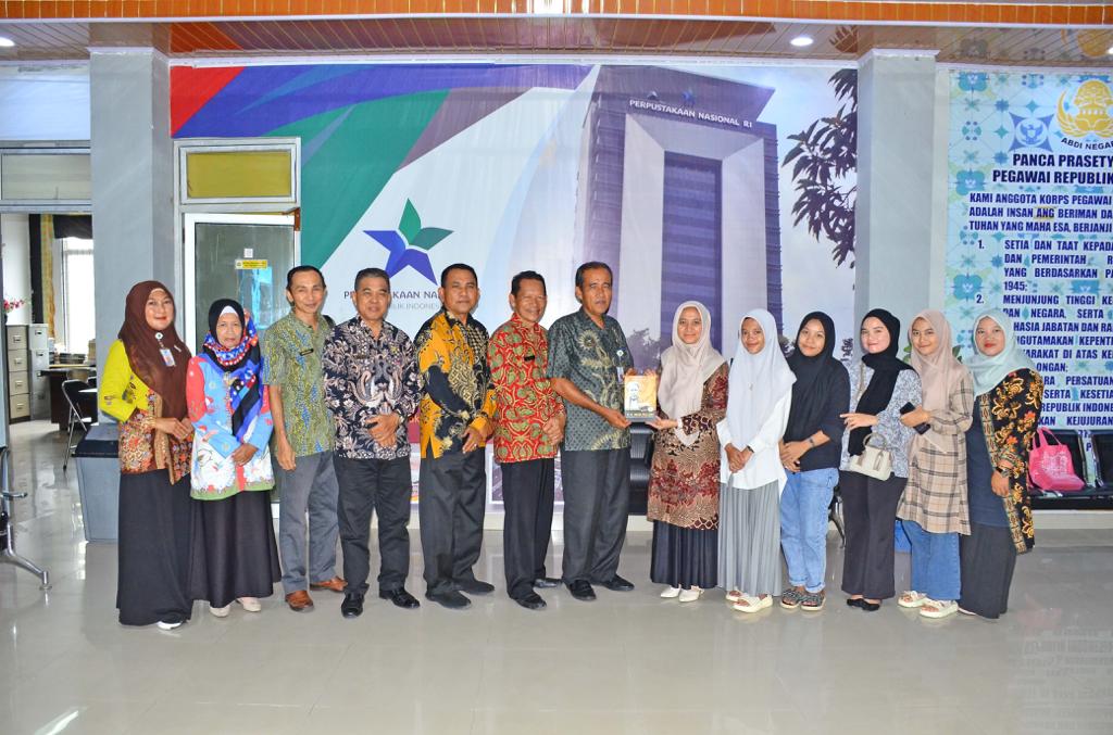 Dosen dan Mahasiswa STAIN Bengkalis Serahkan Buku Berjudul “K.H. Imam Bulqin” ke Dispersip Bengkalis (3)