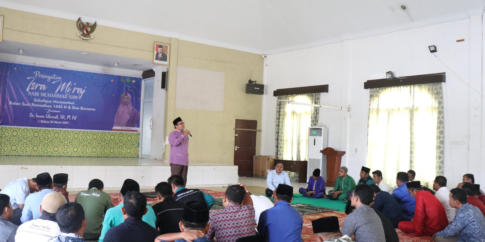 Bulan Ramadhan, Civitas Akademika Gelar Sholat Dzuhur Berjamaah dan Kultum