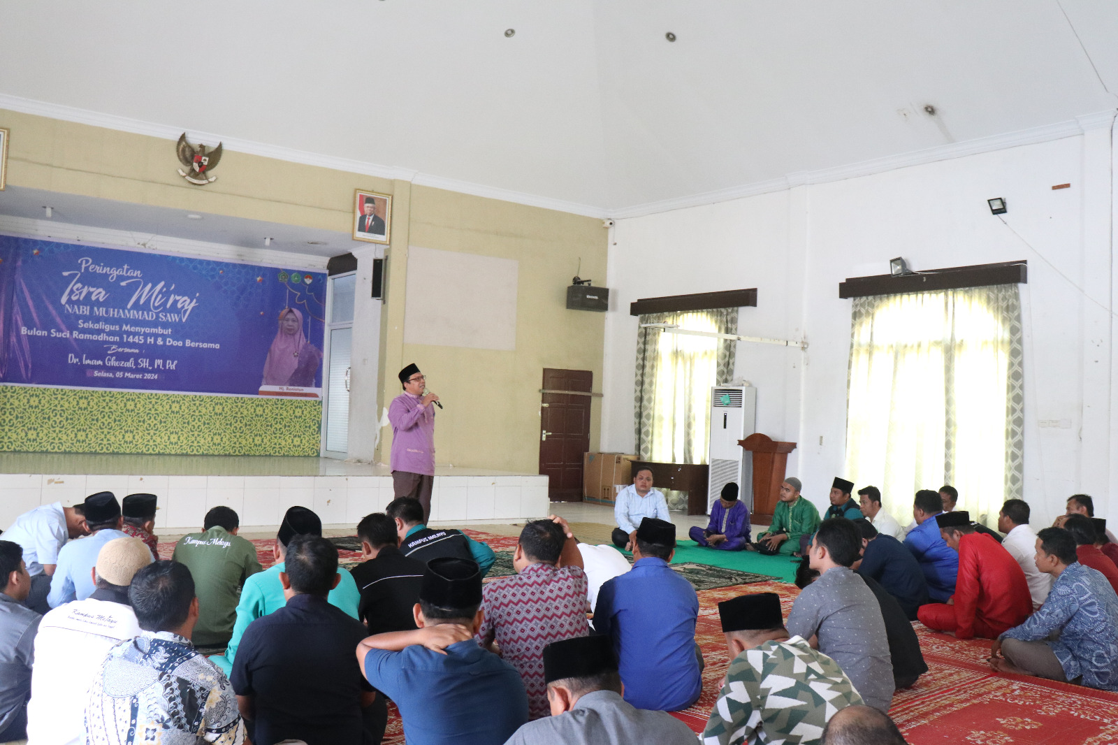 Bulan Ramadhan, Civitas Akademika Gelar Sholat Dzuhur Berjamaah dan Kultum