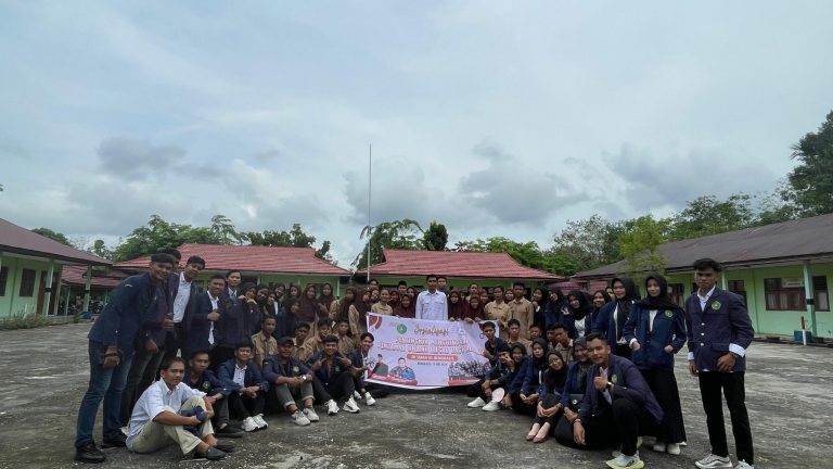 Mahasiswa Program Studi Hukum Tatanegara Sosialisasikan Bahaya Pinjaman Online Ilegal kepada Remaja di SMAN 5 Bengkalis (1)