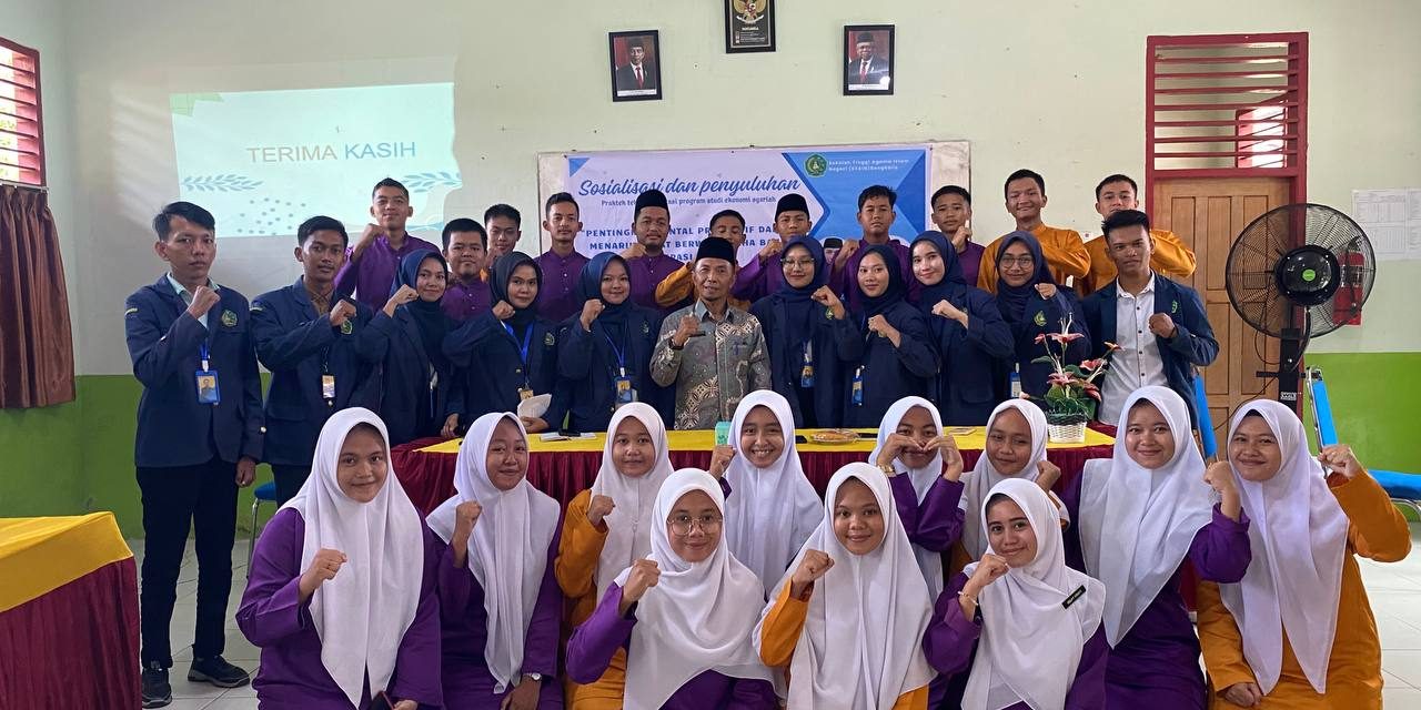 Lakukan Pengabdian Masyarakat, Mahasiswa Prodi Ekonomi Syariah Gelar Sosialisasi dan Penyuluhan Menumbuhkembangkan Minat Berwirausaha bagi Generasi Muda (3)