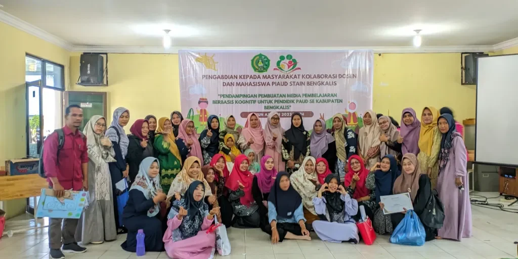 Kolaborasi Dosen dan Mahasiswa, Prodi PIAUD Taja Seminar Pendampingan Pembuatan Media Pembelajaran Berbasik Kognitif untuk Pendidik PAUD Se-Kab. Bengkalis (2)