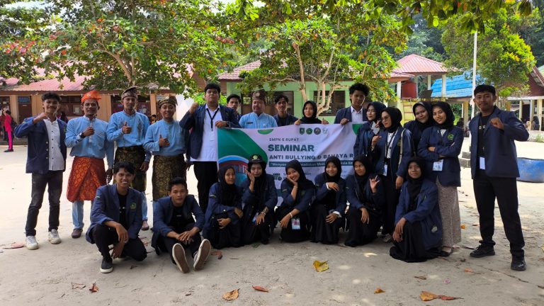 Mahasiswa KKN Desa Dungun Baru Kecamatan Rupat Taja Penyuluhan Anti Bullying dan Bahaya Rokok di SMPN 6 Rupat