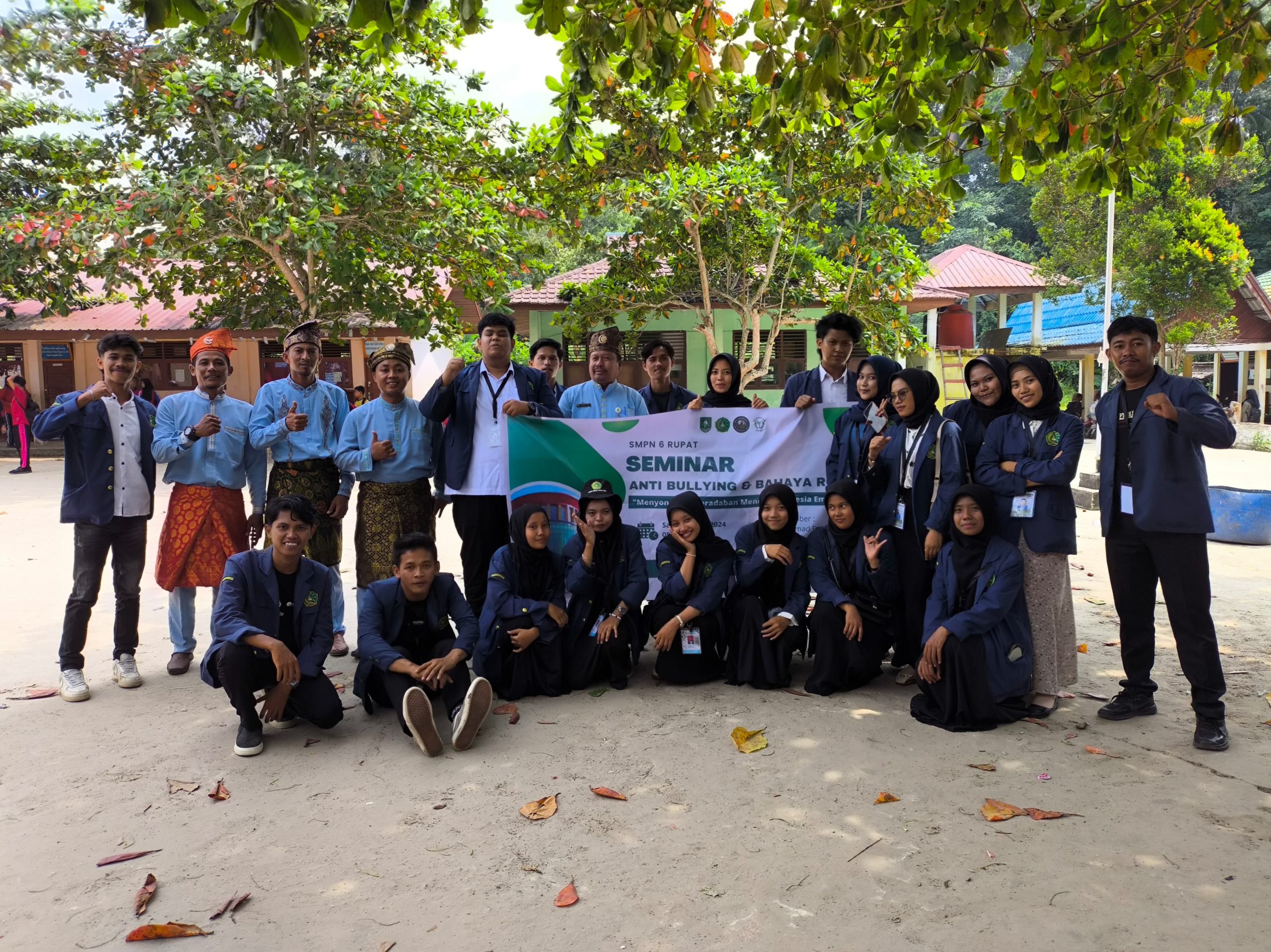 Mahasiswa KKN Desa Dungun Baru Kecamatan Rupat Taja Penyuluhan Anti Bullying dan Bahaya Rokok di SMPN 6 Rupat