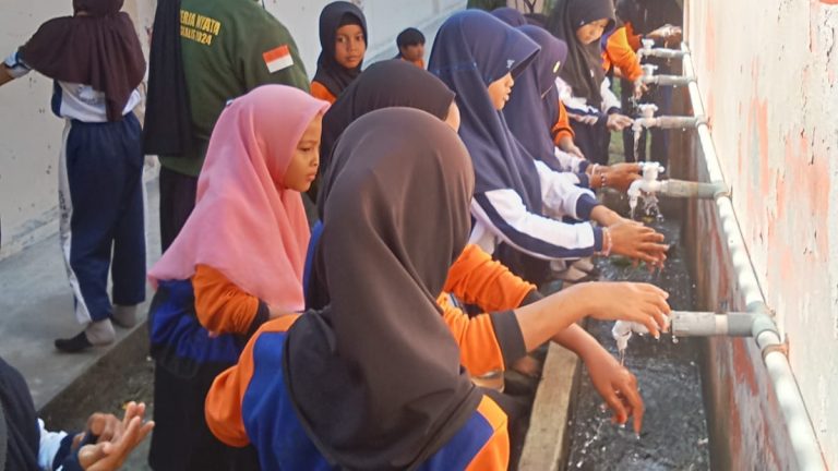 Mahasiswa KKN Desa Teluk Buntal Taja Edukasi Cuci Tangan dengan Baik dan Benar (2)
