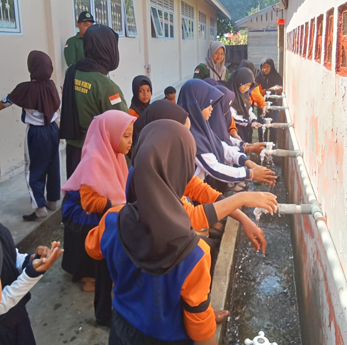 Mahasiswa KKN Desa Teluk Buntal Taja Edukasi Cuci Tangan dengan Baik dan Benar (2)