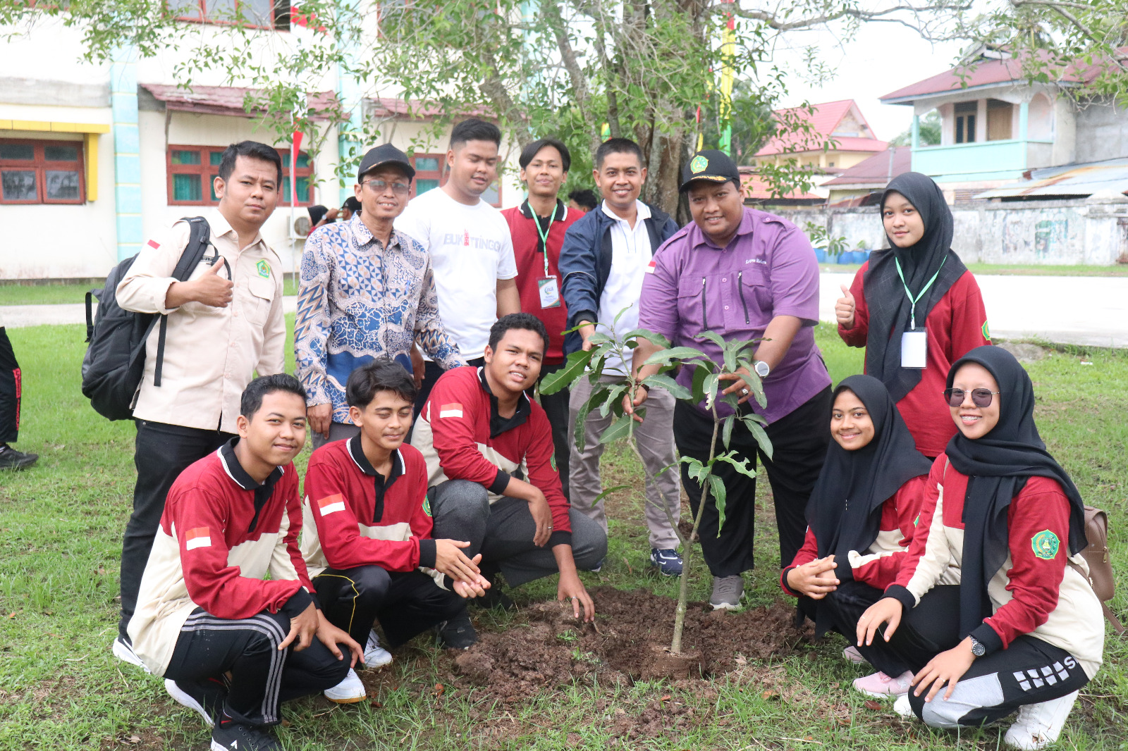 Peduli Lingkungan, Peserta PBAK Lakukan Penanaman Pohon di Lingkungan STAIN Bengkalis (1)