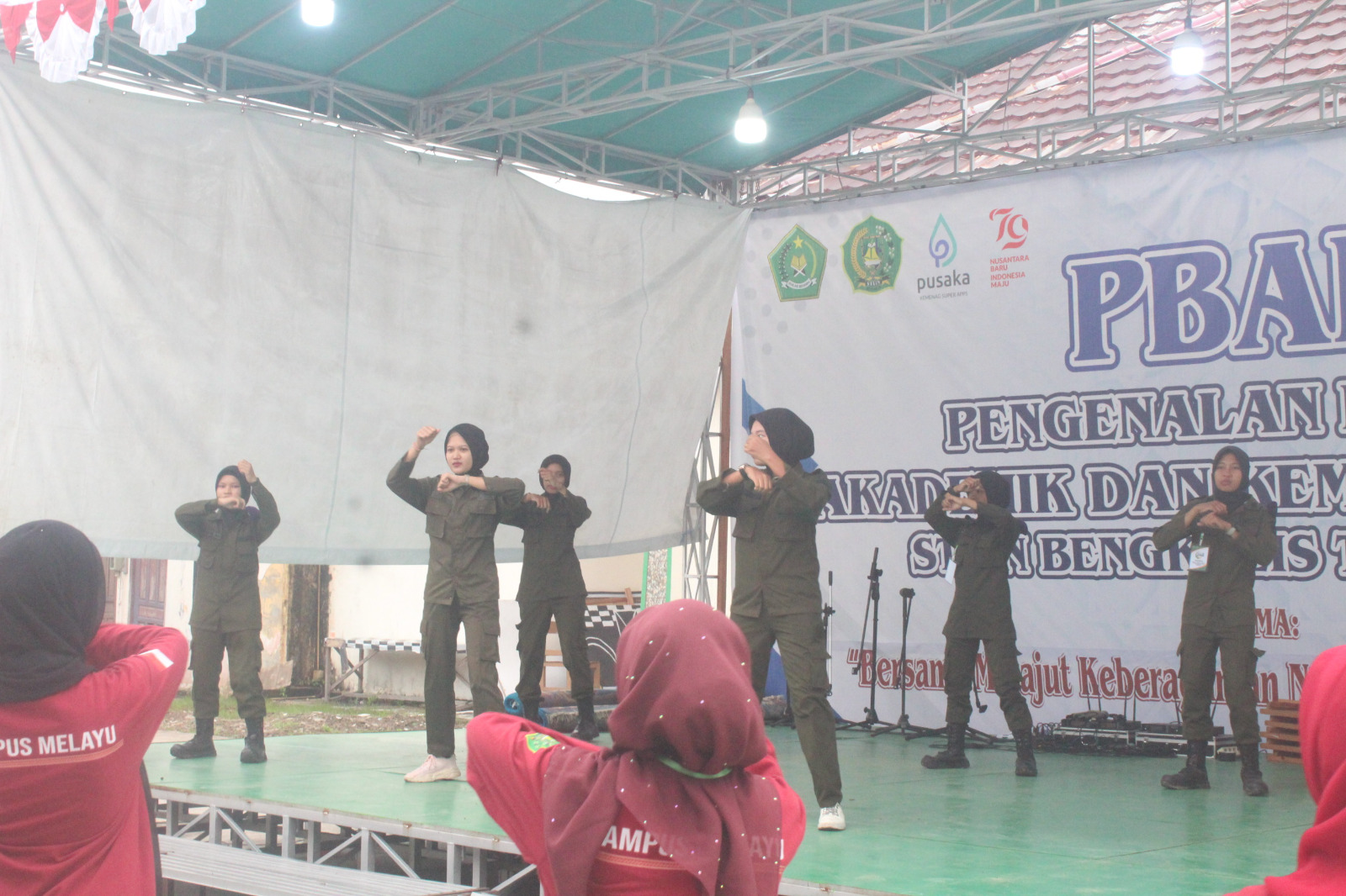 Peserta PBAK Awali Pagi dengan Senam Bersama Resimen Mahasiswa (1)