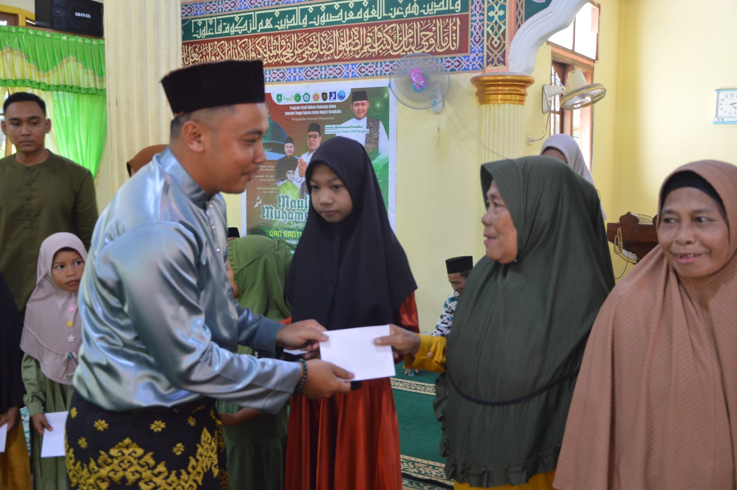 Memperingati Maulid Nabi Muhammad HMPS HKI Memberikan Santunan di Desa Prapat Tunggal
