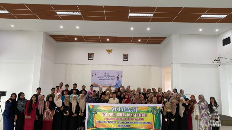 Sambut Mahasiswa Baru, HMPS Akuntansi Syariah Gelar Acara Peringatan Maulid Nabi 1446 Hijriah dan Sosialisasi Visi, Misi, Tujuan dan Strategi Program Studi (7)