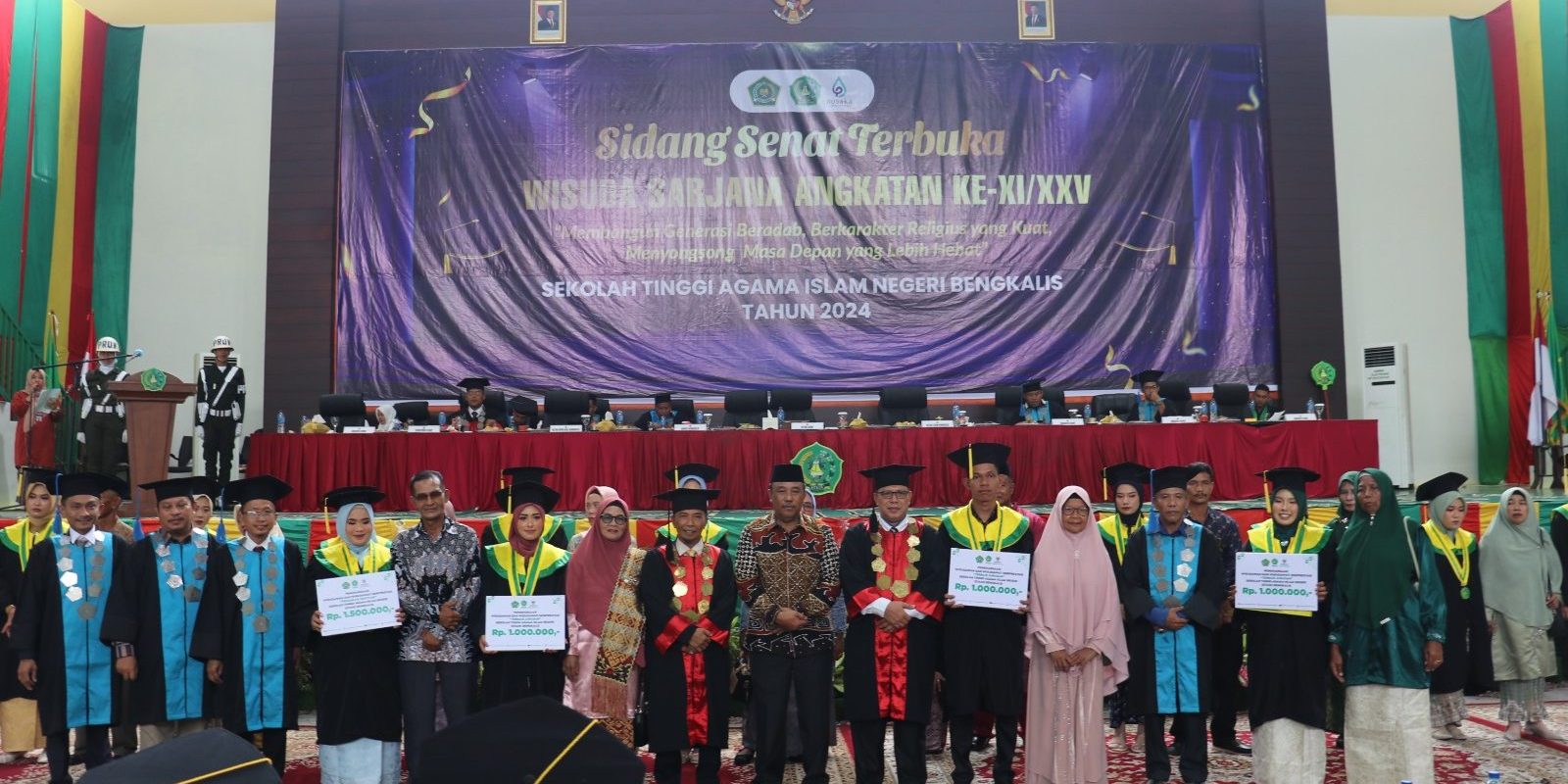 Berprestasi Akademik, 17 Wisudawan Terbaik Prodi dan Jurusan Mendapatkan Penghargaan (1)