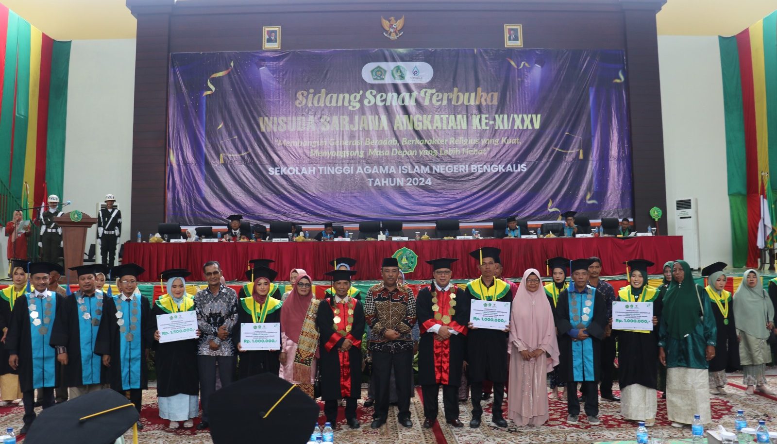 Berprestasi Akademik, 17 Wisudawan Terbaik Prodi dan Jurusan Mendapatkan Penghargaan (1)