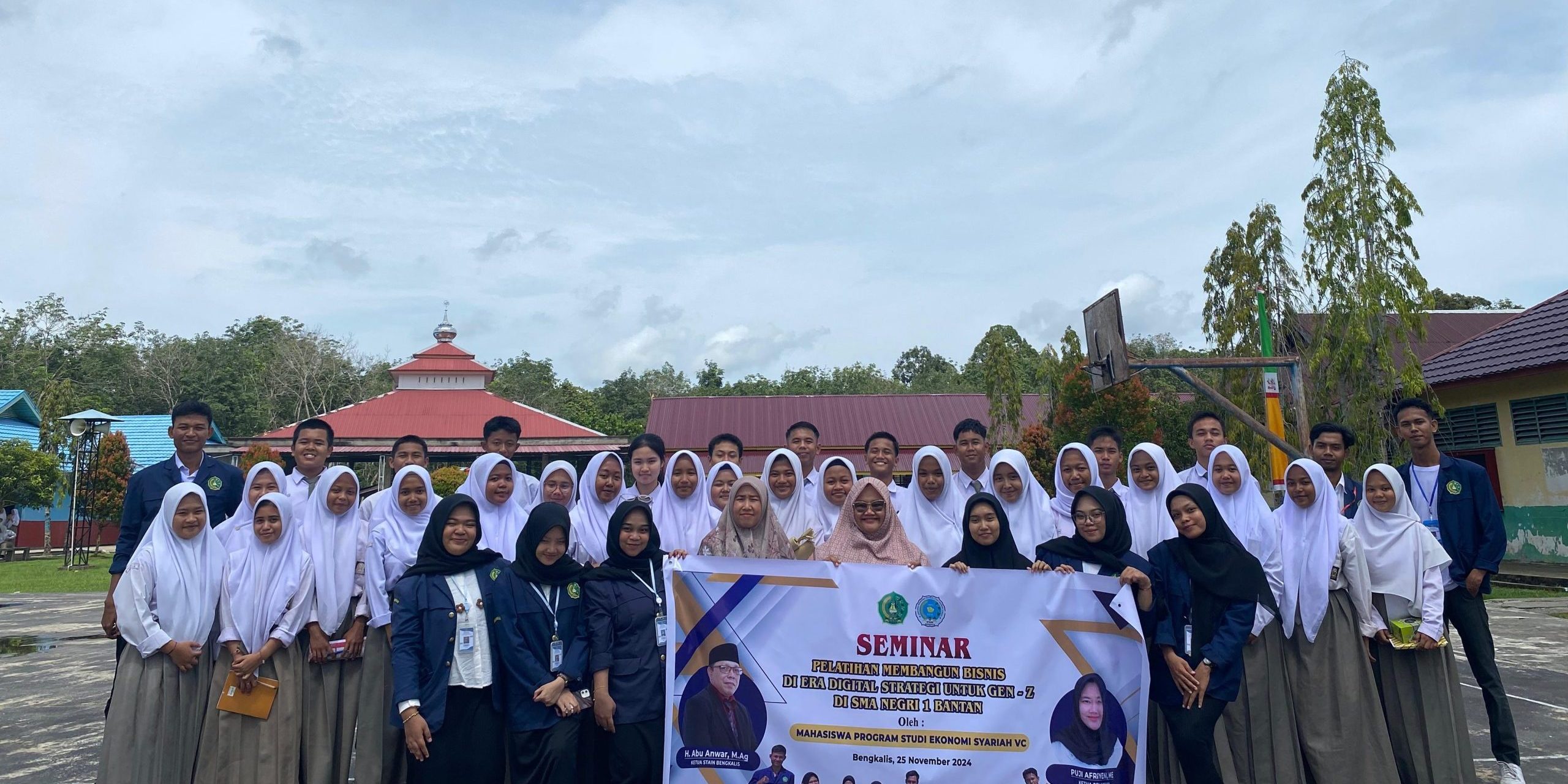 Pengabdian Kepada Masyarakat, Pelatihan Membangun Bisnis di Era Digital Strategi Untuk Gen-Z (1)