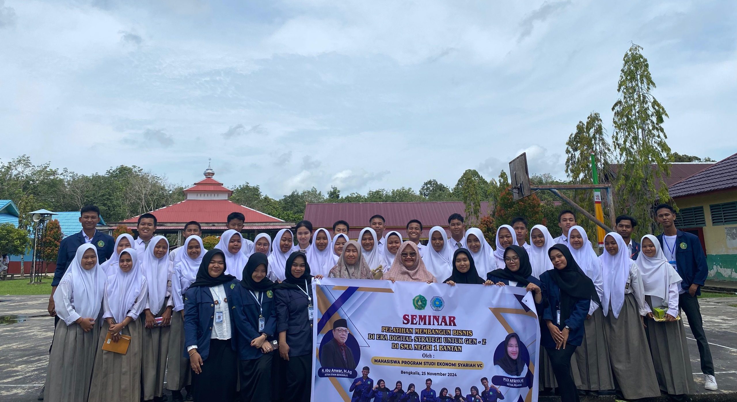 Pengabdian Kepada Masyarakat, Pelatihan Membangun Bisnis di Era Digital Strategi Untuk Gen-Z (1)