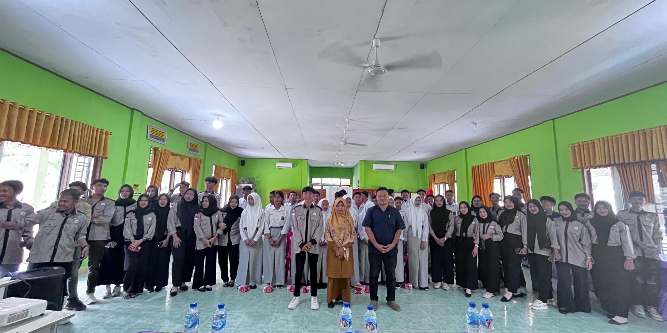 Pengabdian Masyarakat, Mahasiswa Prodi Hukum Tatanegara Taja Sosialisasi Penyalahgunaan Narkoba di SMAN 2 Bukit Batu