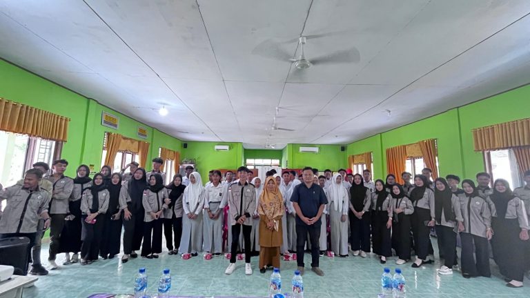 Pengabdian Masyarakat, Mahasiswa Prodi Hukum Tatanegara Taja Sosialisasi Penyalahgunaan Narkoba di SMAN 2 Bukit Batu