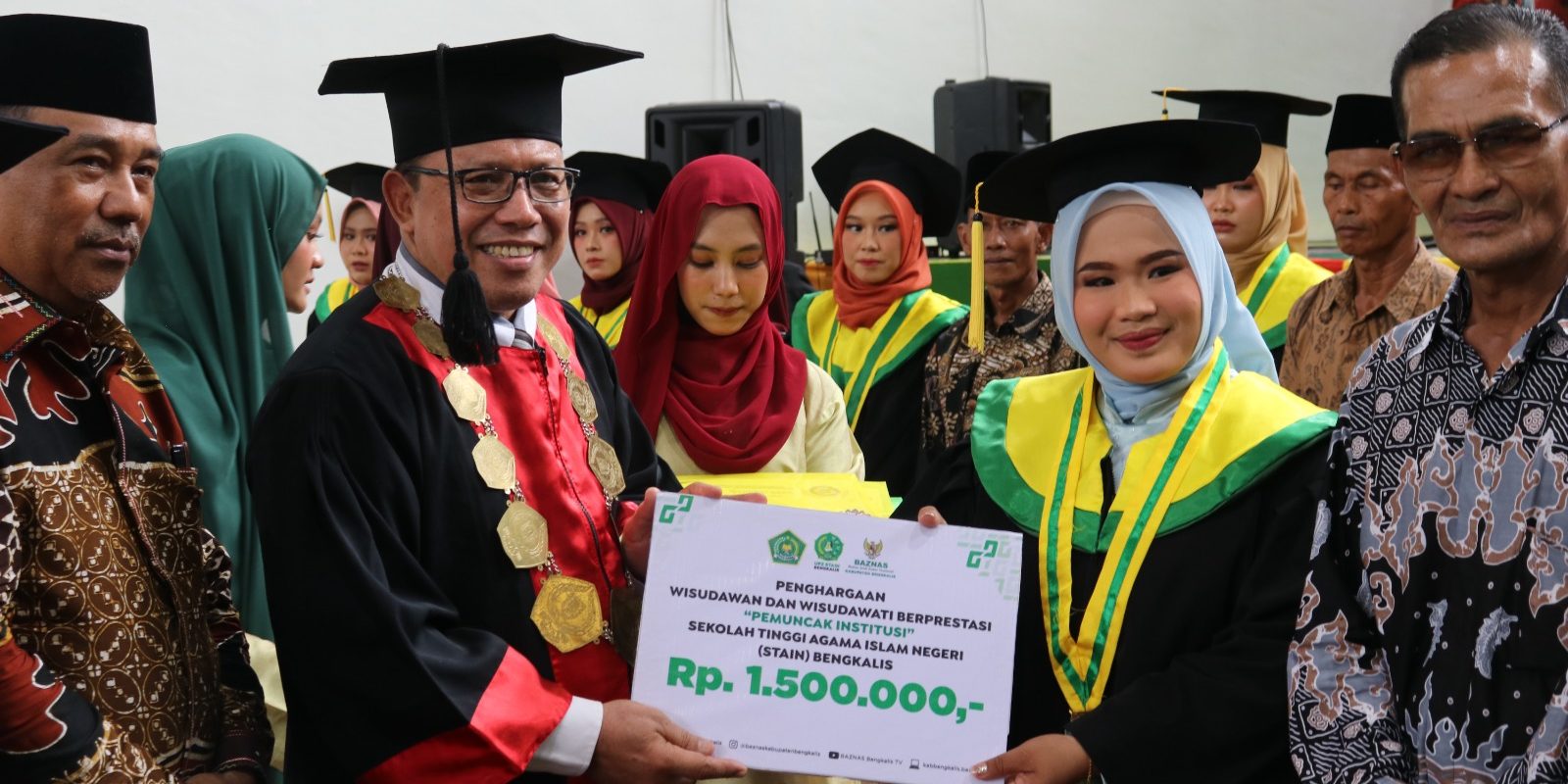 Zuraini Ebi, Mahasiswi Penerima Beasiswa KIP-K, Dinobatkan Sebagai Wisudawan Pemuncak STAIN Bengkalis Tahun 2024 2