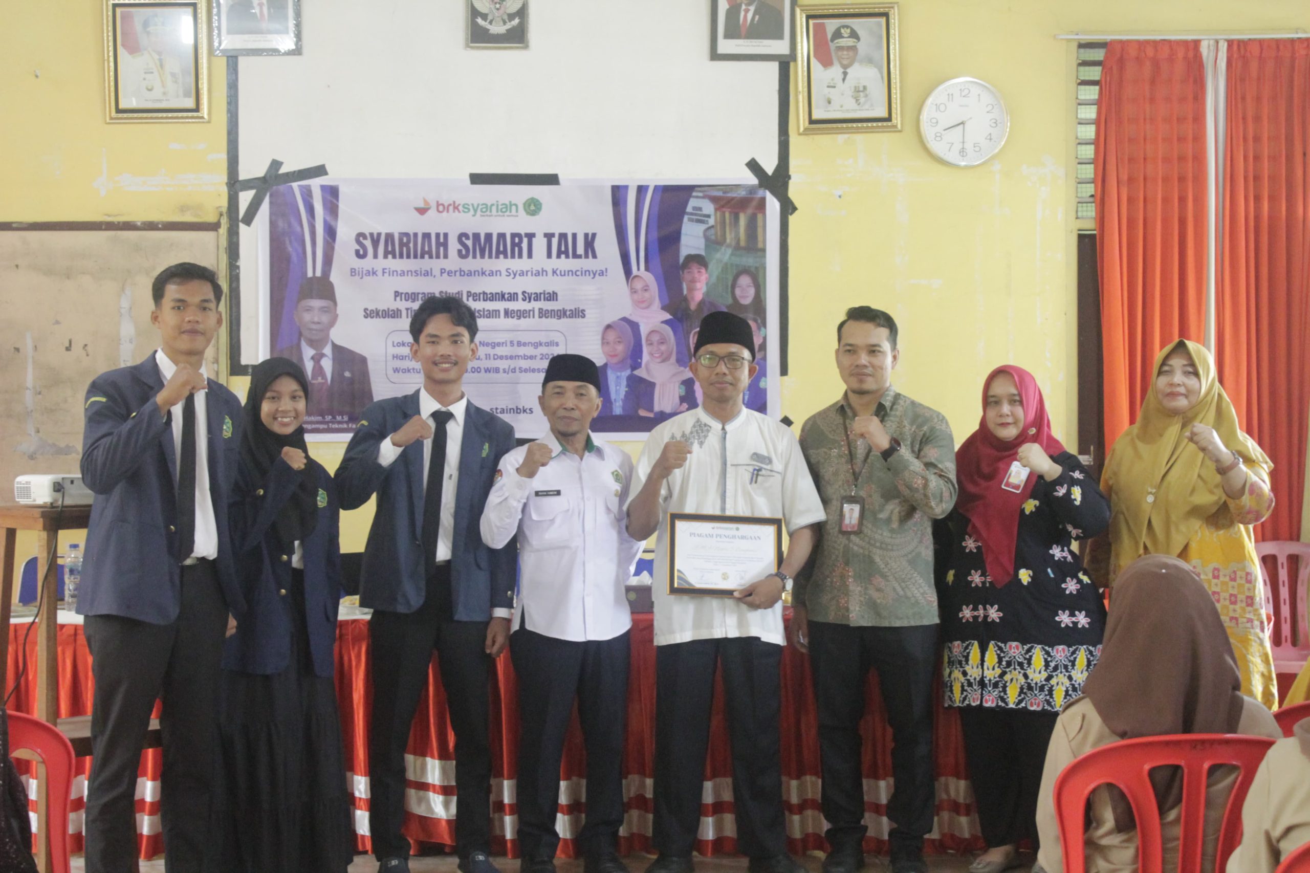Kolaborasi Bersama BRK Syariah, Prodi Perbankan Syariah STAIN Bengkalis Taja Sosialisasi Syariah Smart Talk di SMAN 5 Bengkalis (2)