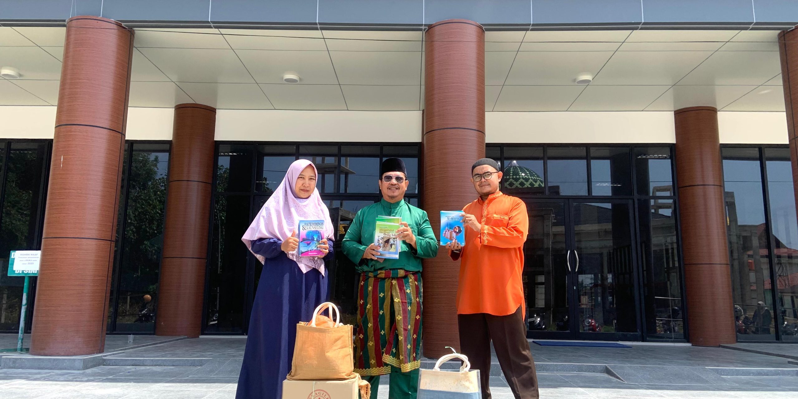 Perpustakaan STAIN Bengkalis Terima Hibah Buku dari Universiti Kebangsaan Malaysia