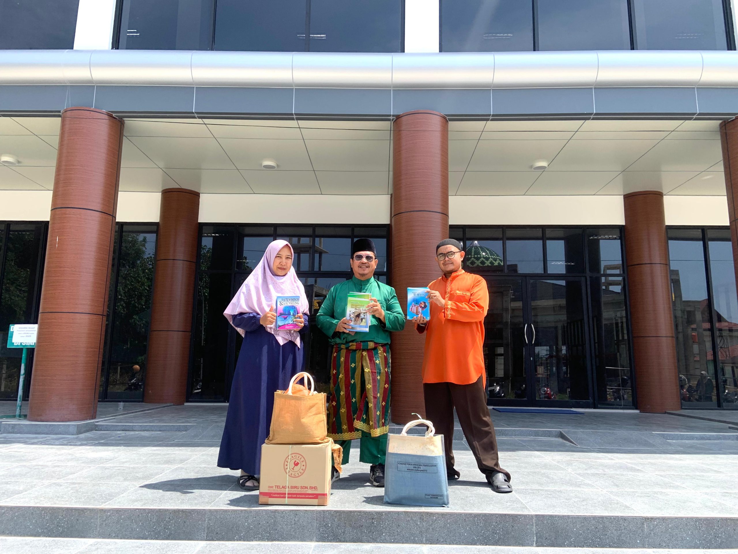 Perpustakaan STAIN Bengkalis Terima Hibah Buku dari Universiti Kebangsaan Malaysia