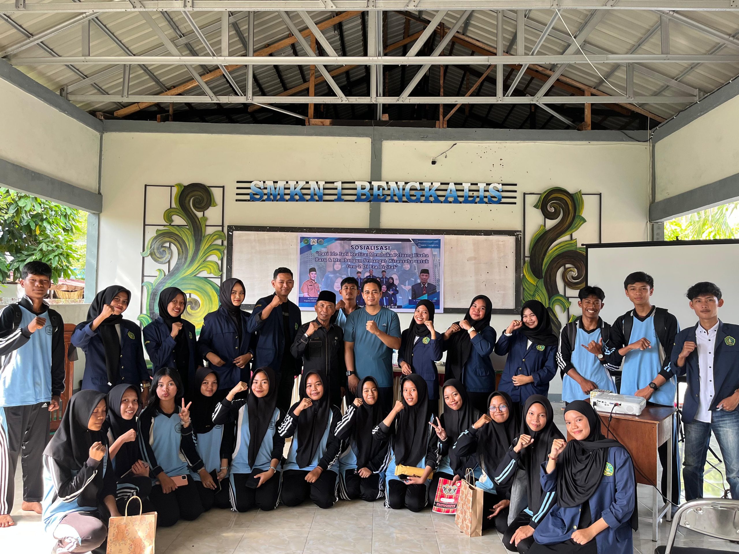 Dosen dan Mahasiswa Program Studi Akutansi Syariah Taja Sosialisasi Membuka Peluang Usaha Baru & Membangun Semangat Wirausaha Untuk Gen-Z Di Era Digital di SMKN 1 Bengkalis (1)