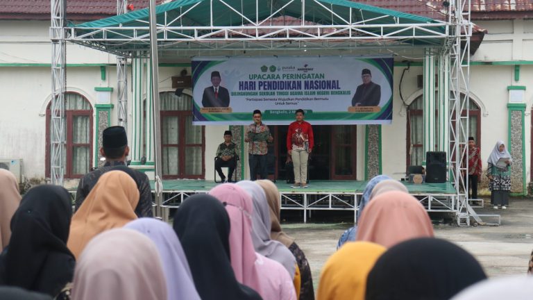 STAIN Bengkalis Gelar Upacara Peringatan Hari Pendidikan Nasional Tahun 2025 (3)
