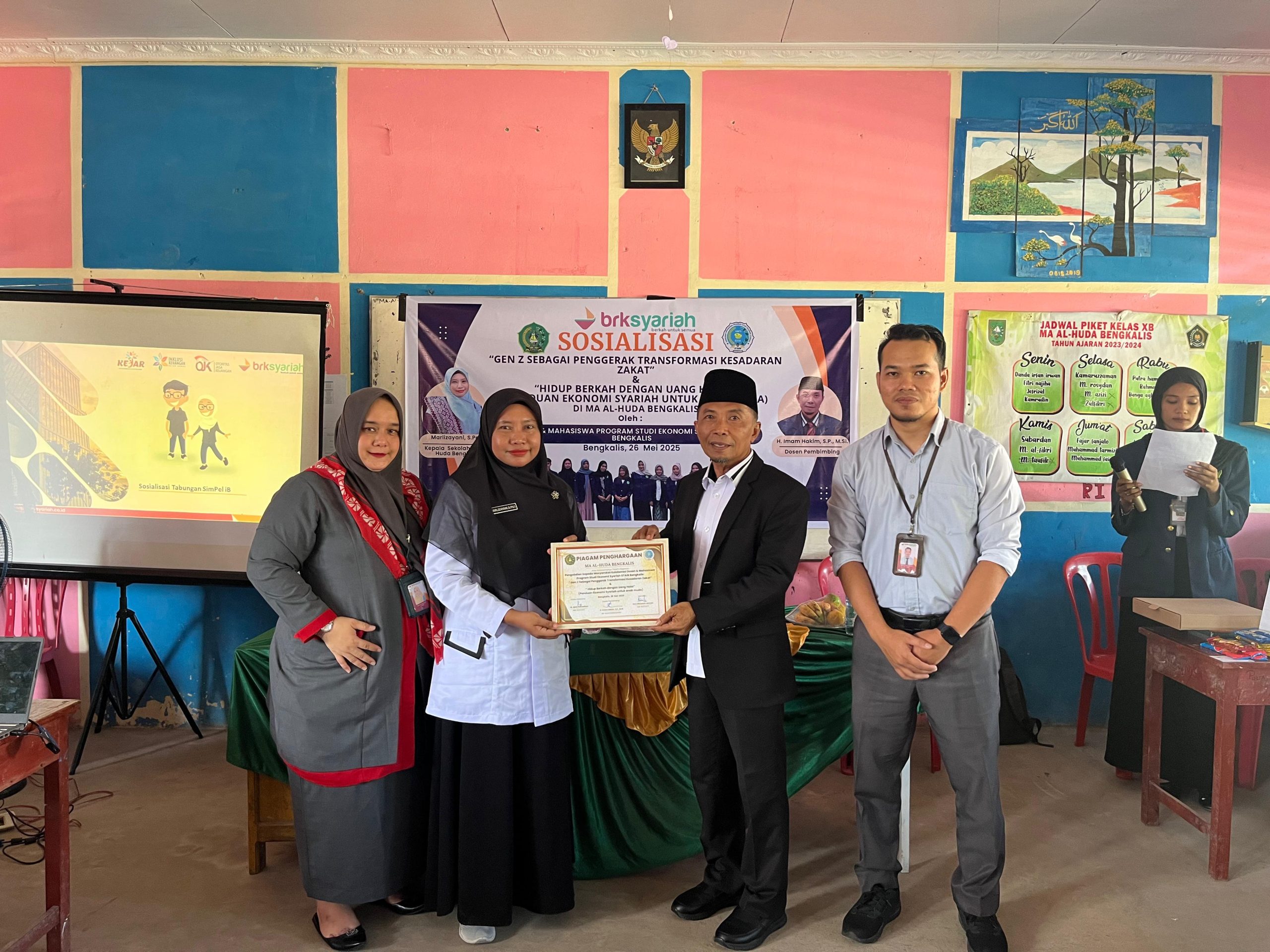 Dosen dan Mahasiswa IAIN Datuk Laksemana Bengkalis Gandeng BRK Syariah Lakukan Literasi Ekonomi Syariah dan Zakat Kepada Gen Z (4)