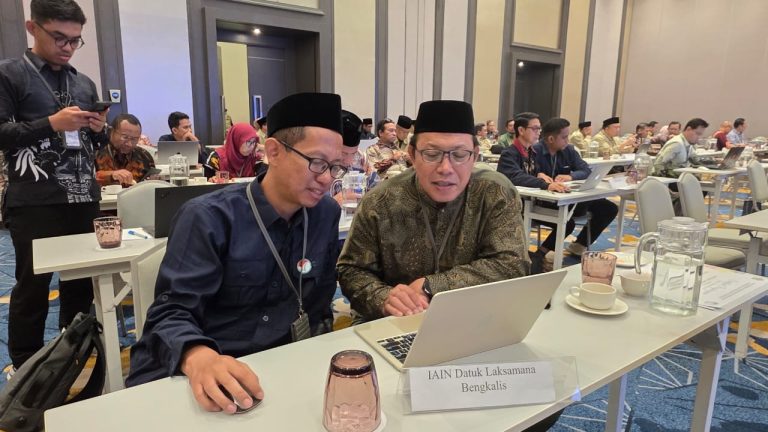 Hadiri Sidang Kelulusan UM-PTKIN 2025, Rektor IAIN Datuk Laksemana Bengkalis Apresiasi Suksesnya Pelaksanaan UM-PTKIN 2025 (1)