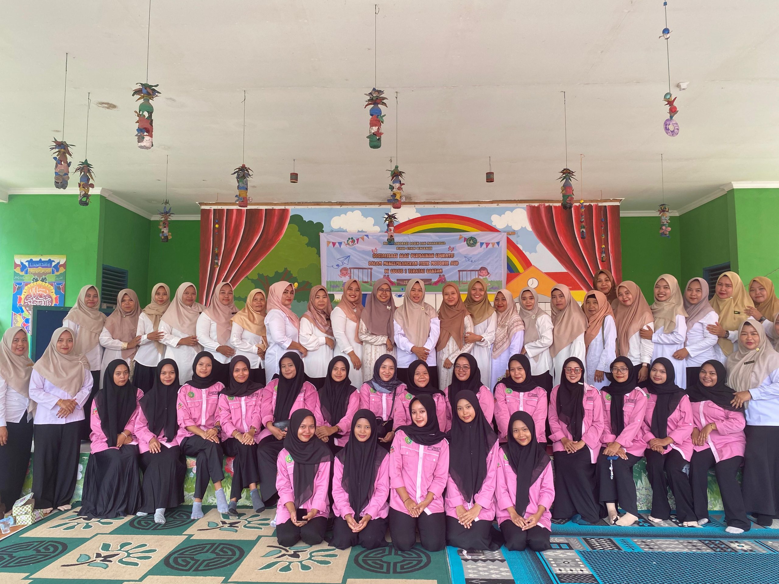 PKM Kolaborasi Dosen dan Mahasiswa PIAUD, Taja Sosialisasi Alat Permainan Edukatif di Gugus 1 Teratai Bantan (1)