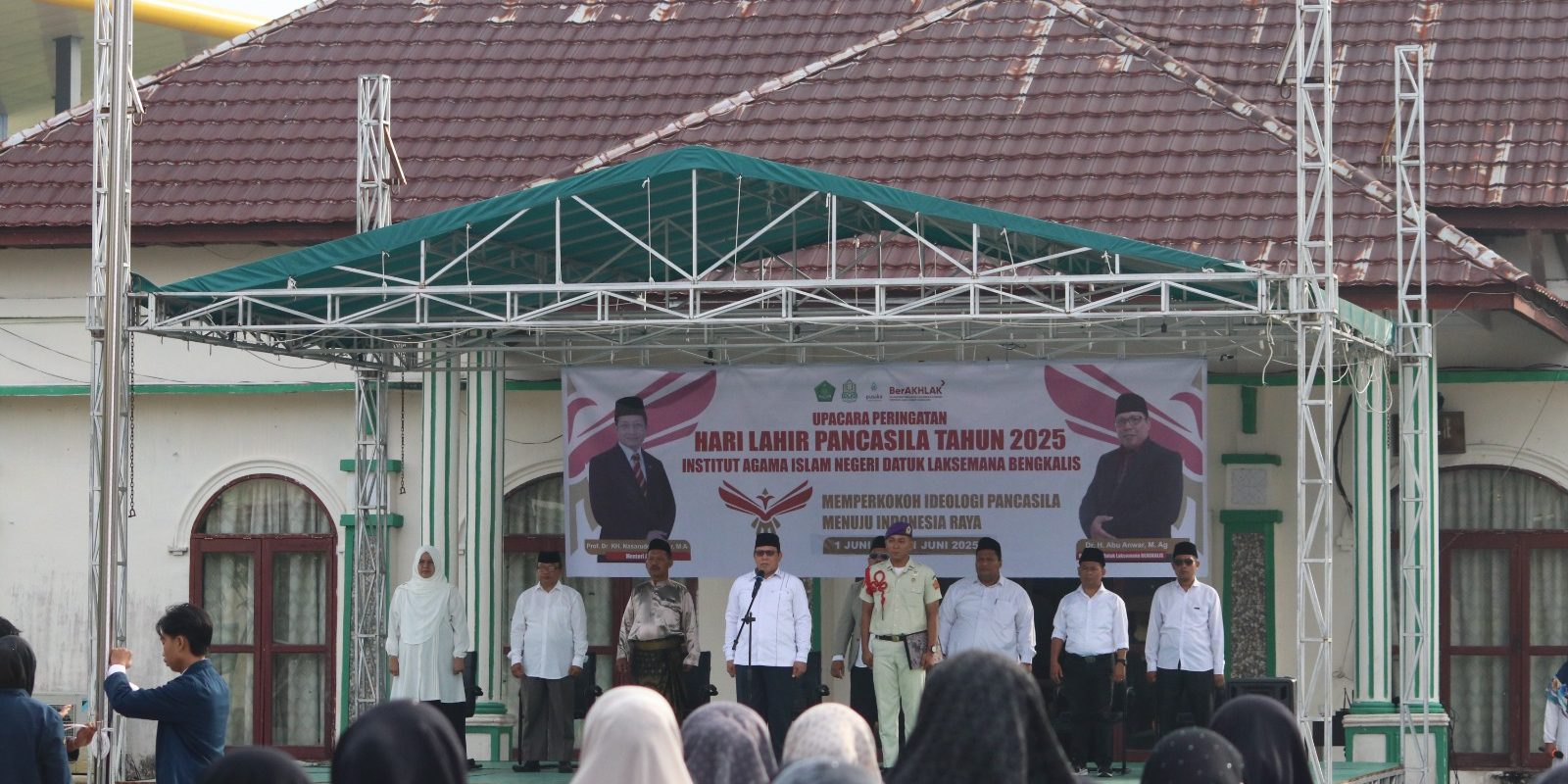 Perkuat Semangat Persatuan, IAIN Datuk Laksemana Bengkalis Gelar Upacara Peringatan Hari Lahir Pancasila Tahun 2025 (4)