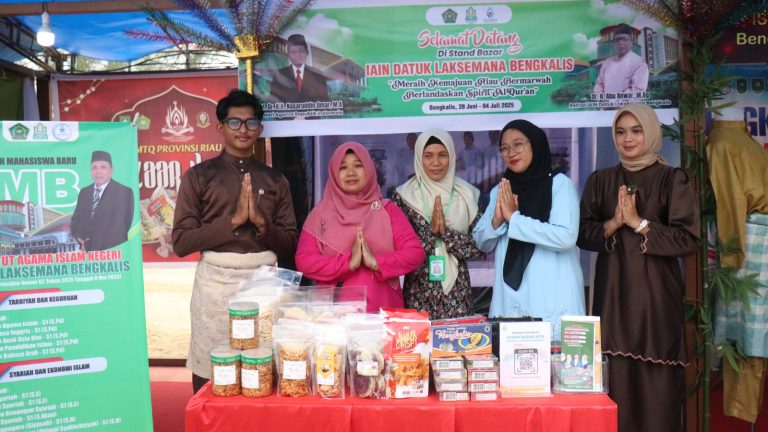 Meriahkan MTQ Riau 2025, DWP IAIN Datuk Laksemana Bengkalis Buka Stand Bazar UMKM (4)