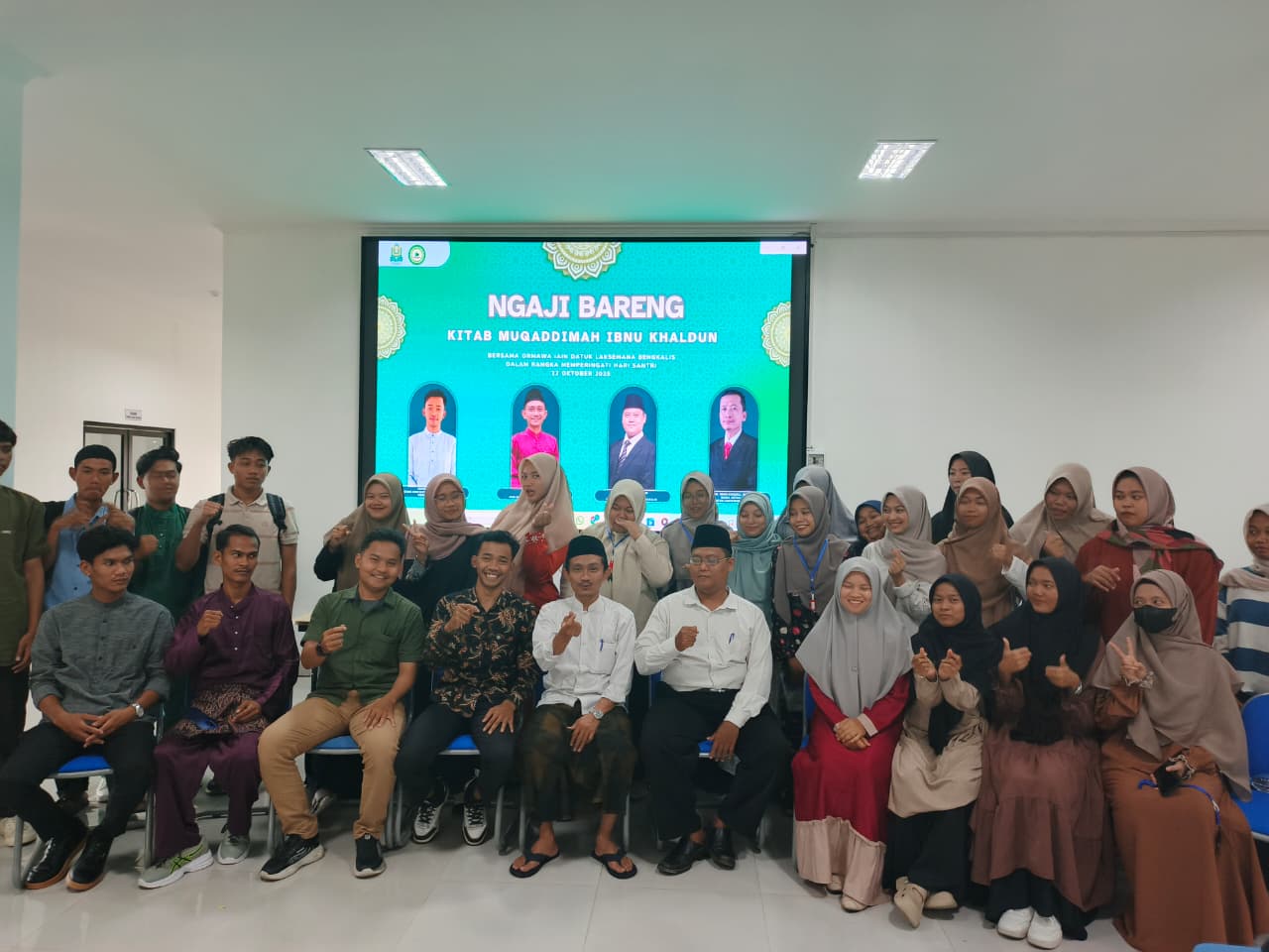 DEMA IAIN Datuk Laksemana Bengkalis Gelar Ngaji Bareng Kitab Muqaddimah Ibnu Khaldun dalam Rangka Hari Santri Nasional (2)