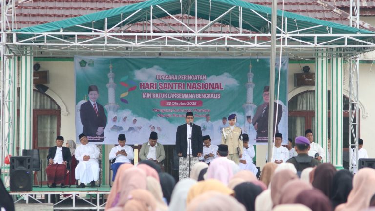 IAIN Datuk Laksemana Bengkalis Laksanakan Apel Memperingati Hari Santri Tahun 2025 (4)