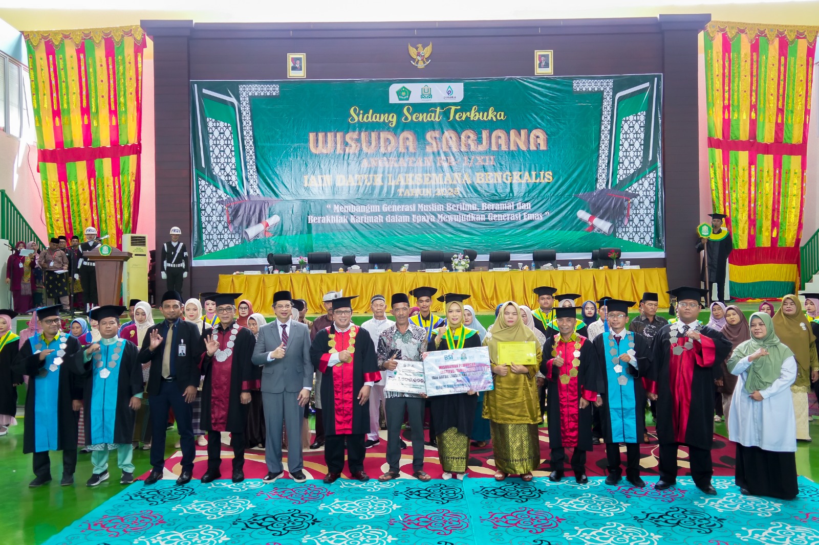 Berprestasi Akademik, Wisudawan Pemuncak, Terbaik Jurusan dan Terbaik Program Studi Mendapatkan Penghargaan (1)