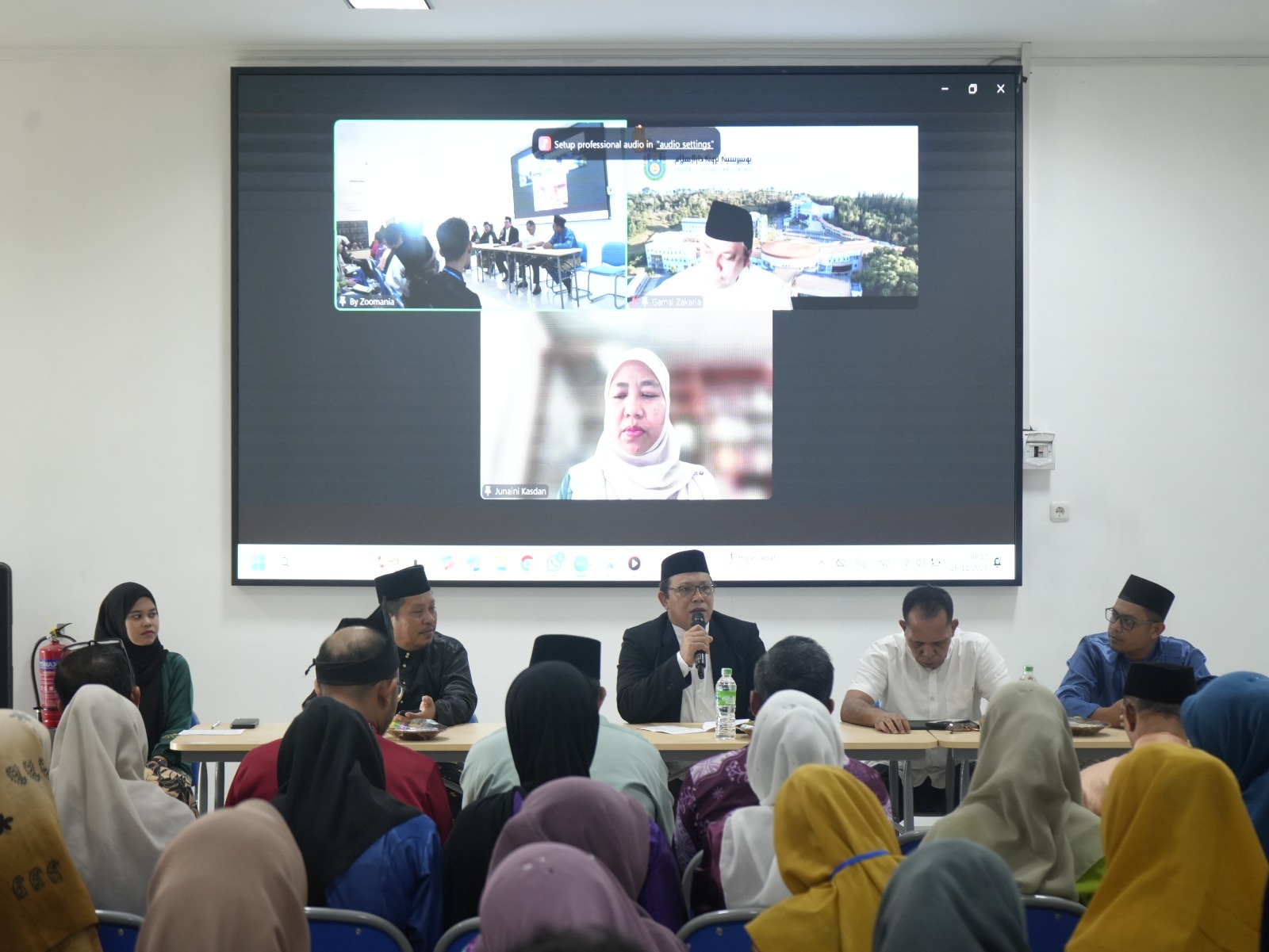 Seminar Internasional HMJ Dakwah dan Komunikasi Islam Merajut Literasi Budaya Melayu Serumpun dalam Lanskap Digital dan Tantangan Globalisasi (2)