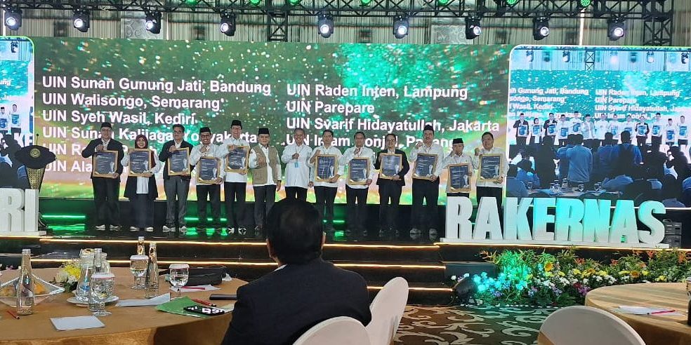 Raih Penghargaan Badan Publik Informatif 2025, IAIN Datuk Laksemana Bengkalis Kembali Terima Penghargaan dari Kementerian Agama RI (2)