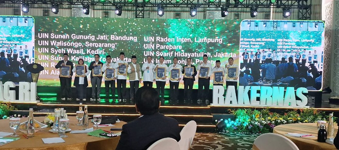 Raih Penghargaan Badan Publik Informatif 2025, IAIN Datuk Laksemana Bengkalis Kembali Terima Penghargaan dari Kementerian Agama RI (2)