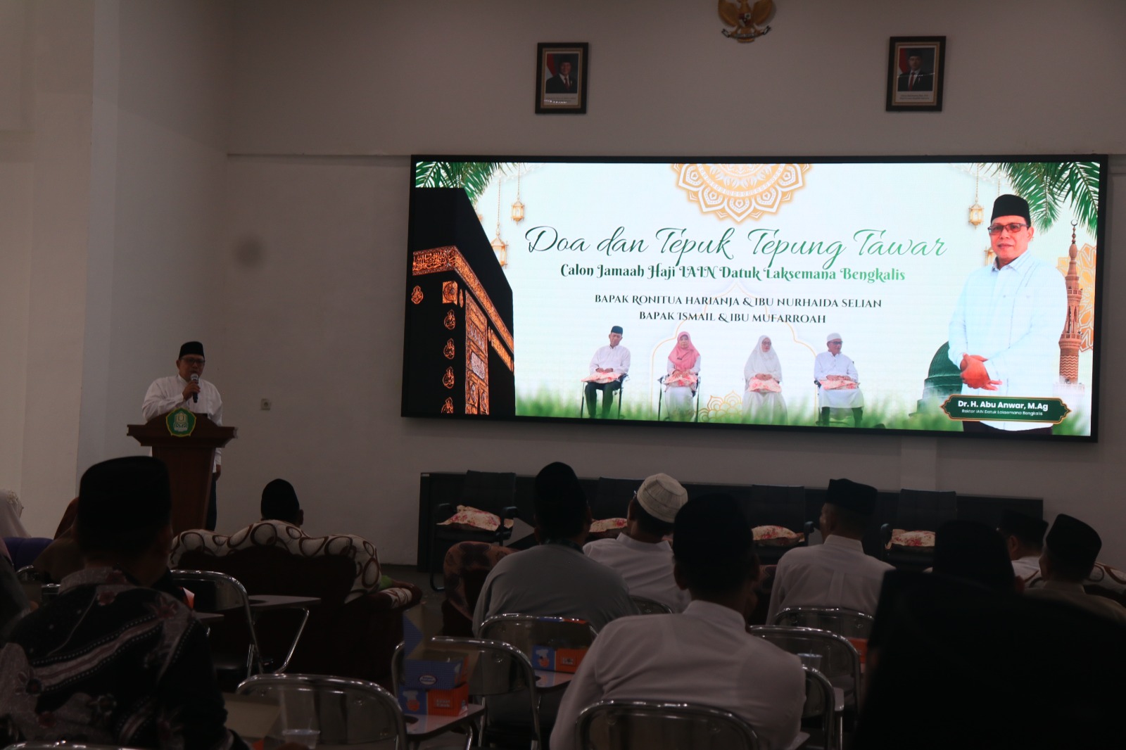 Penuh Doa dan Harapan, IAIN Datuk Laksemana Bengkalis Gelar Tepuk Tepung Tawar Calon Jemaah Haji (4)